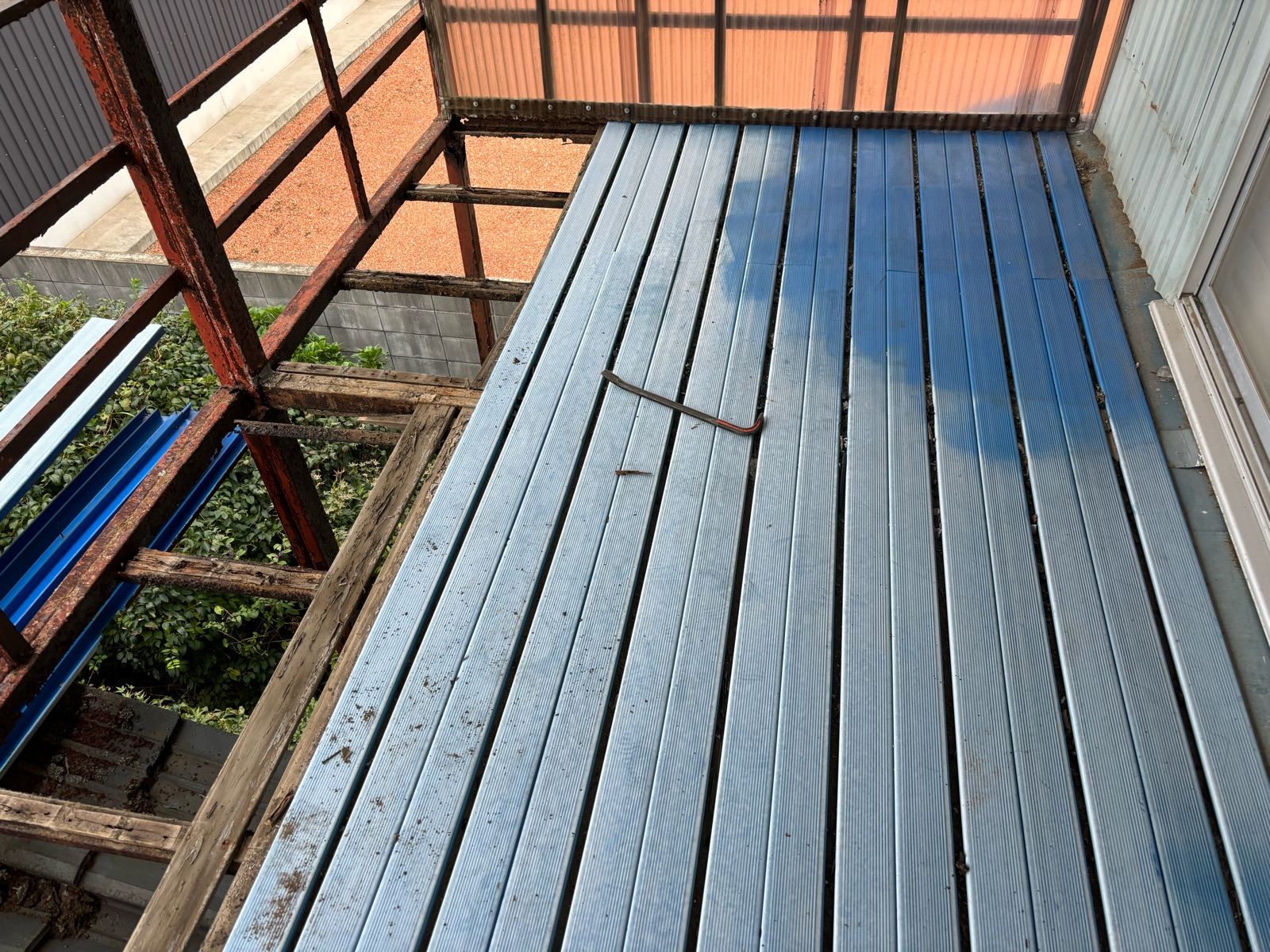 ベランダデッキ撤去