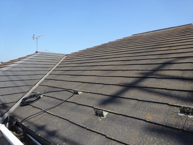 石岡市でスレート屋根の重ね葺き工事。ルーフィングで防水性アップ
