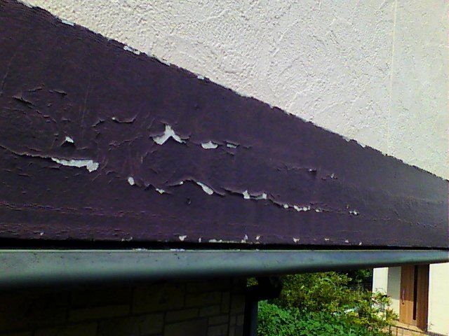 ベランダ帯板、塗膜がはがれてガビガビ