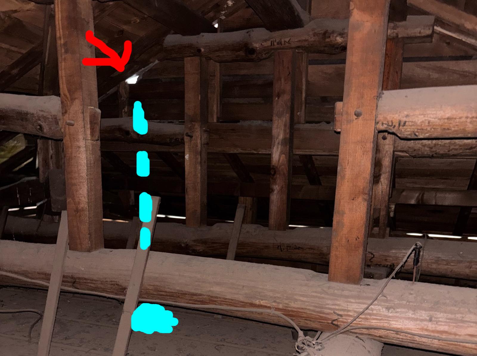 かすみがうら市の瓦屋根の家で雨漏り