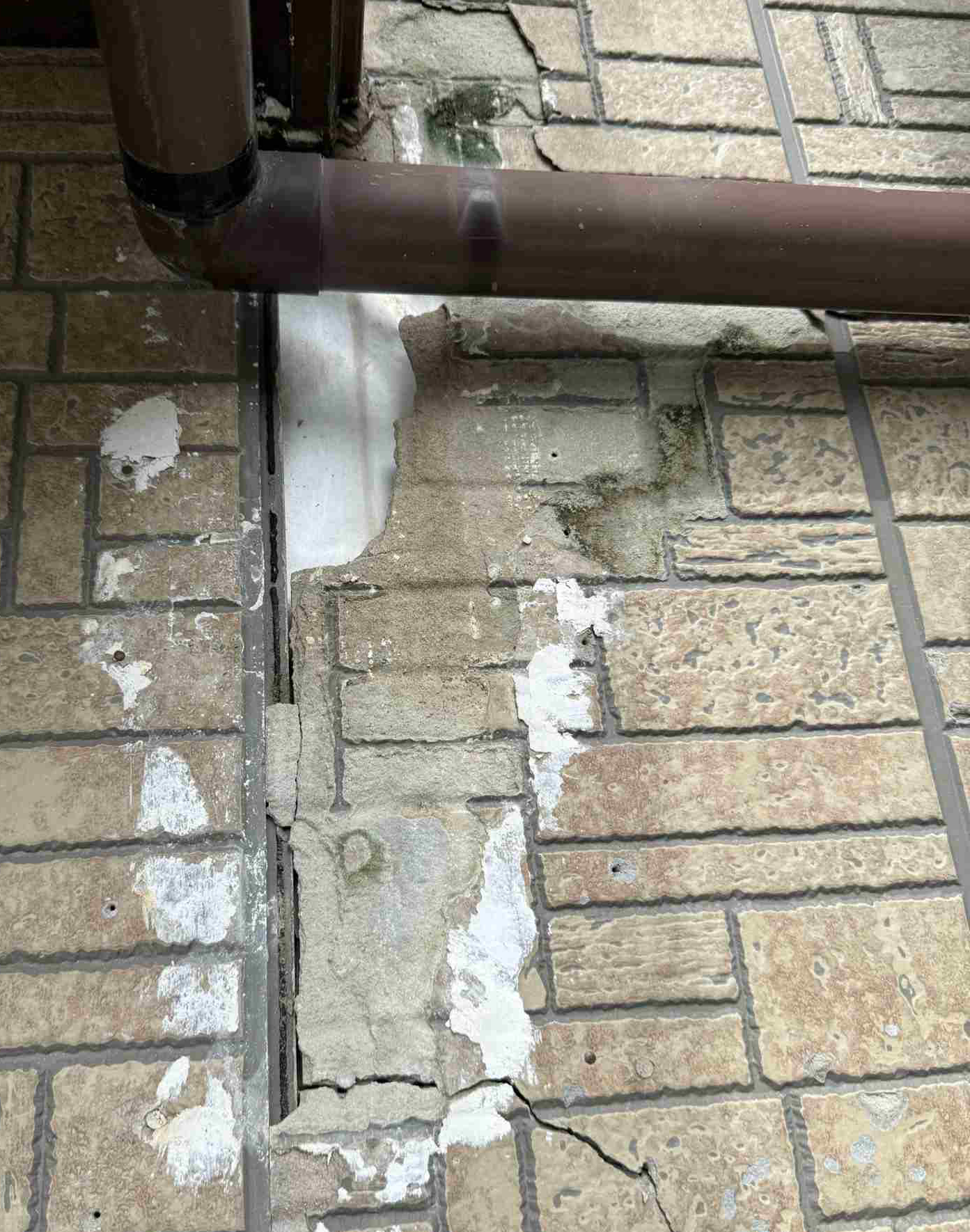 ボロボロになった窯業系サイディング外壁、行方市