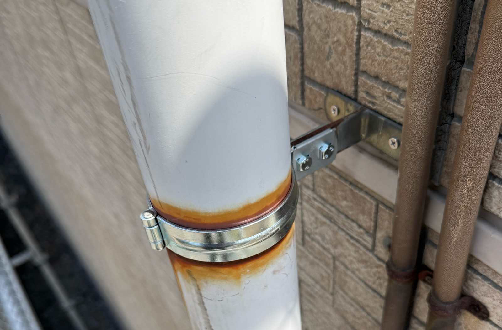 雨樋のデンデン交換