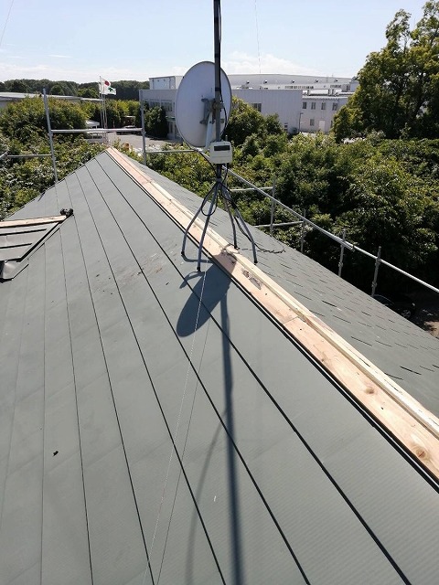 石岡市で浮いて隙間ができた棟板金の交換工事を実施!ガルバリウム鋼板を採用!