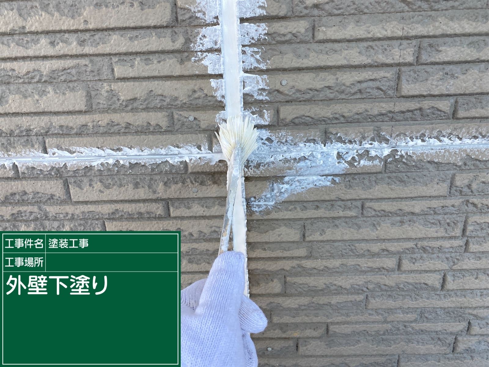 土浦市で外壁と軒天を塗装、ホワイトを基調とした明るく清潔感のある外観に!