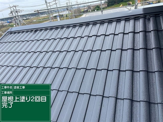 屋根に塗装補修を行った様子