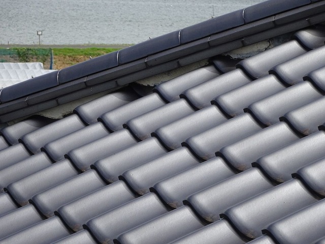 屋根漆喰　三日月の様な白い部分