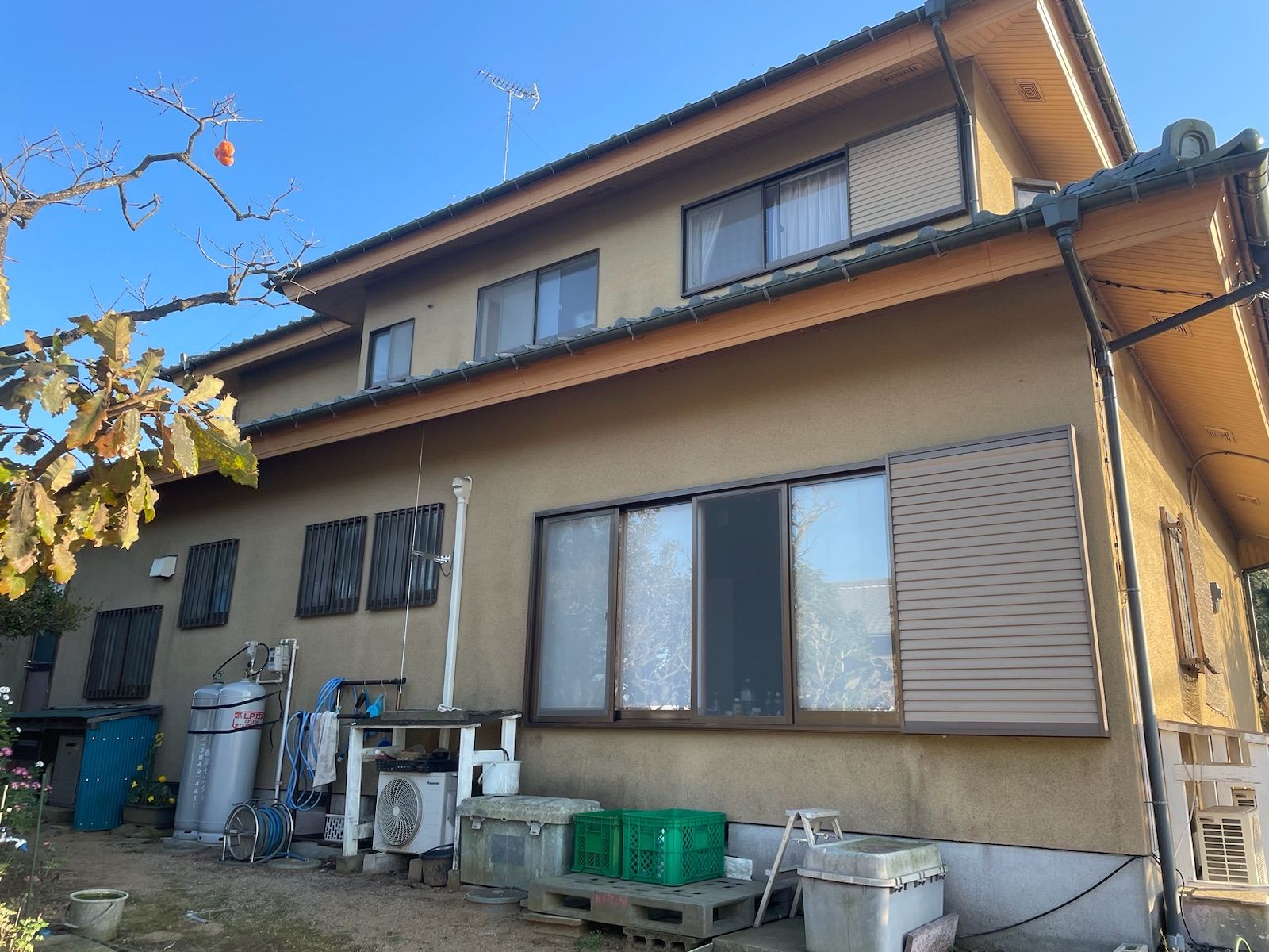 小美玉市|戸建住宅でモルタル壁の外壁塗装!ひび割れの補修がポイントでした