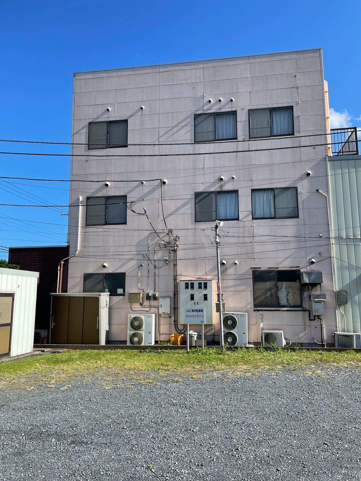 3階建てビル　雨漏り調査　散水試験