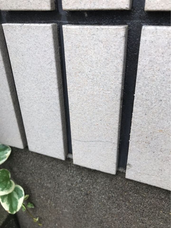 外壁ひび割れ