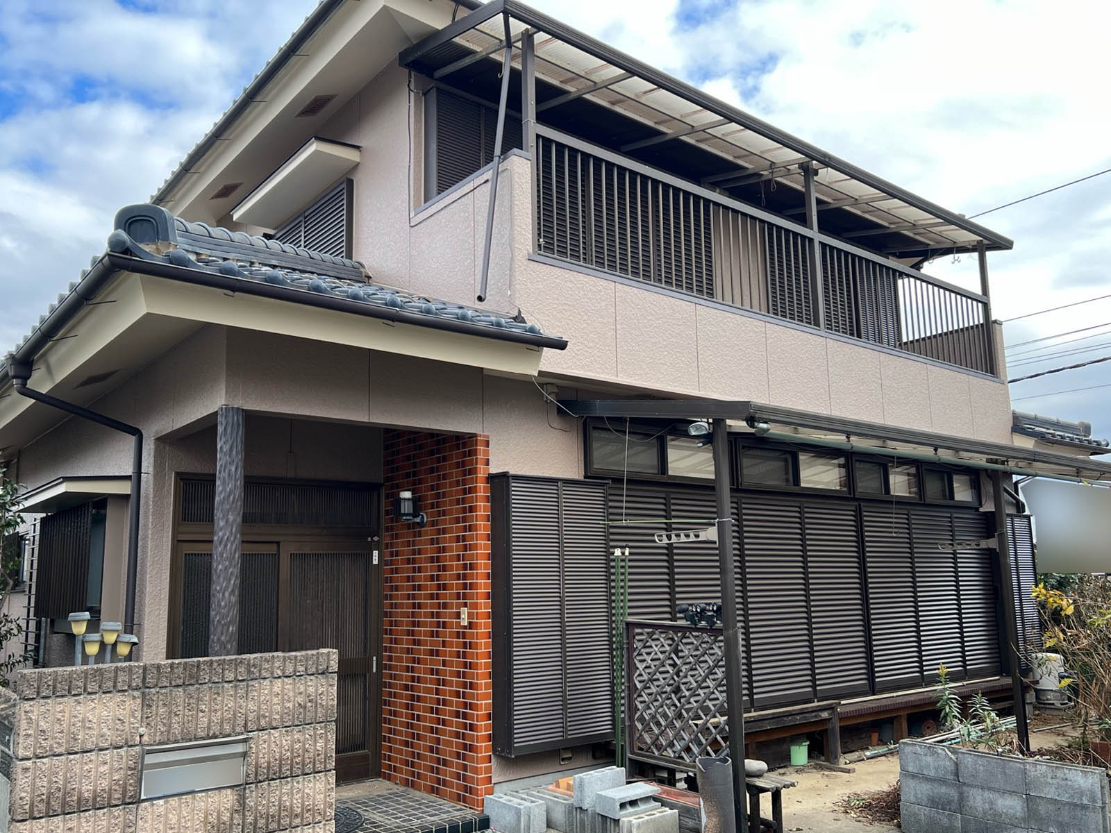 土浦市で庇が気になり屋根や外壁の施工をおこなったお客様の声