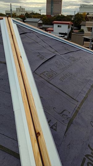 石岡市で、ルーフィング施工完了！屋根カバー工事が完了しました。