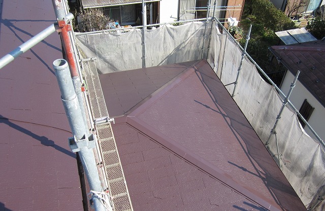【取手市】ひび割れ多数のコロニアル屋根を塗装工事
